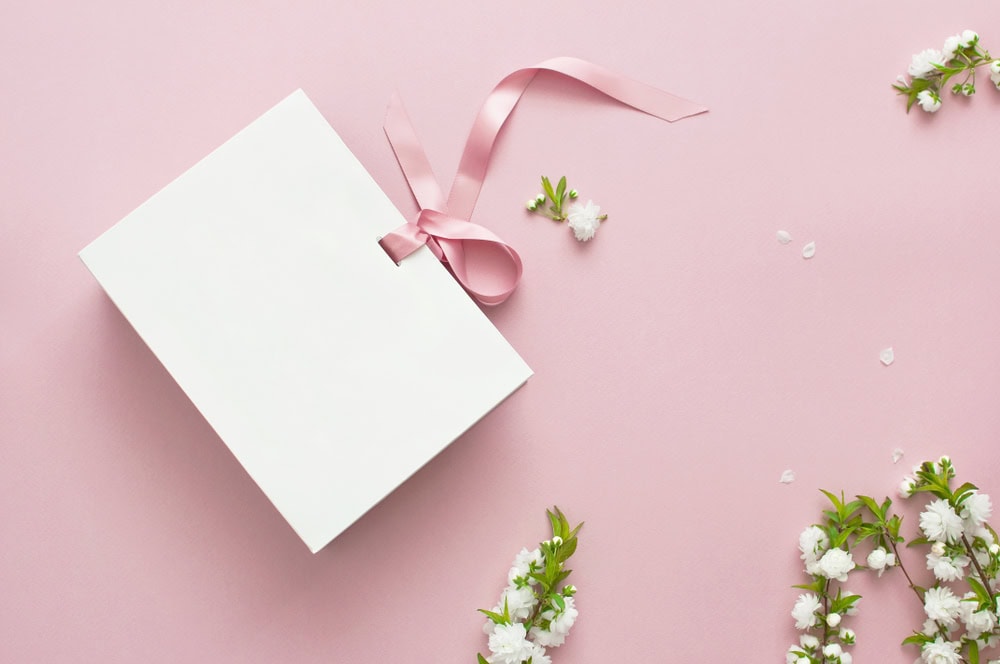 Flat,lay,top,view,white,gift,bag,and,spring,flowers
